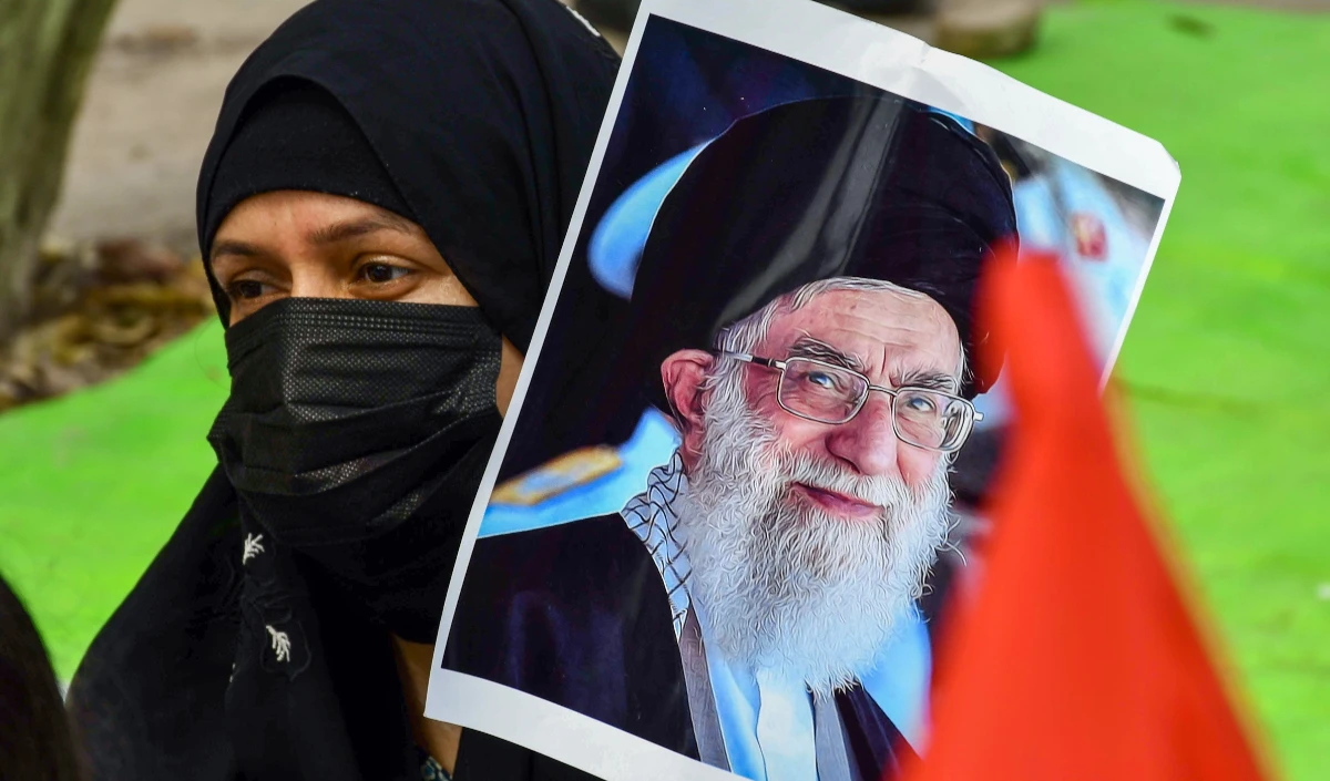 Ayatollah Ali Khamenei Life Story | अयातुल्ला अली खामेनेई सुपुर्द-ए-खाक, 37 साल तक किया शासन, एक मदरसे के छात्र से ईरान के सर्वोच्च नेता बनने तक का सफर