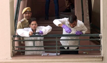 Jaipur School Girl Suicide | 9 साल की अमायरा की मौत से पहले का CCTV आया सामने, हाथ जोड़कर मदद की गुहार लगाती दिखी बच्ची