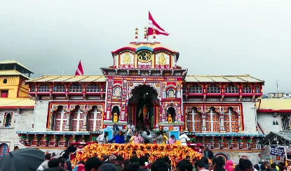 Badrinath Dham Donation Dispute | दान के कथित दुरुपयोग की जांच के लिए उत्तराखंड सरकार ने बनाई 3 सदस्यीय समिति, एक कर्मचारी सस्पेंड