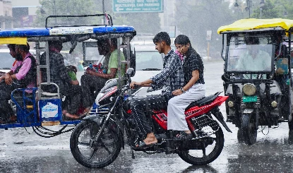सड़कों पर आफत, हवा में राहत... दिल्ली में जो काम नीतियां सालों में नहीं कर पाईं, वो मॉनसून की बारिश ने 48 घंटों में कर दिखाया!