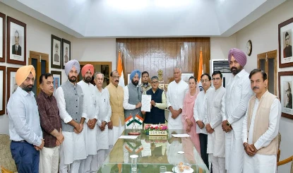 Punjab BJP ने Governor को सौंपा ज्ञापन, AAP पर लगाए अभूतपूर्व धांधली के आरोप