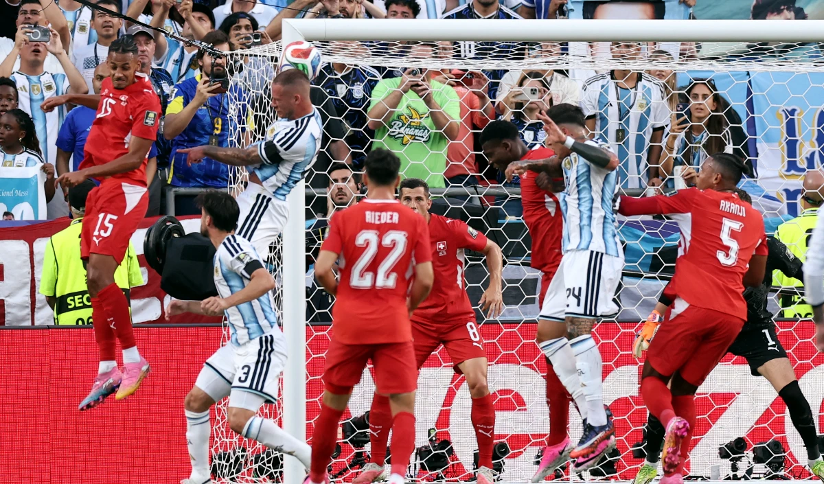 FIFA World Cup Debate: अर्जेंटीना पर लगे Referee के पक्षपात के आरोप, VAR के फैसलों ने मैदान पर खड़ा किया नया विवाद