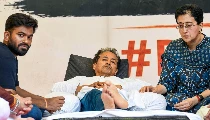 Sonam Wangchuk Health Update: जंतर-मंतर पर भूख हड़ताल के 16वें दिन 8.2 किलो घटा वजन, गिरा शुगर लेवल Sonam Wangchuk Health Update: जंतर-मंतर पर भूख हड़ताल के 16वें दिन 8.2 किलो घटा वजन, गिरा शुगर लेवल