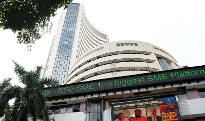 Stock Market में जबरदस्त U-Turn: Sensex ने 300 अंकों की Recovery की, Nifty 24,100 के पार पहुंचा