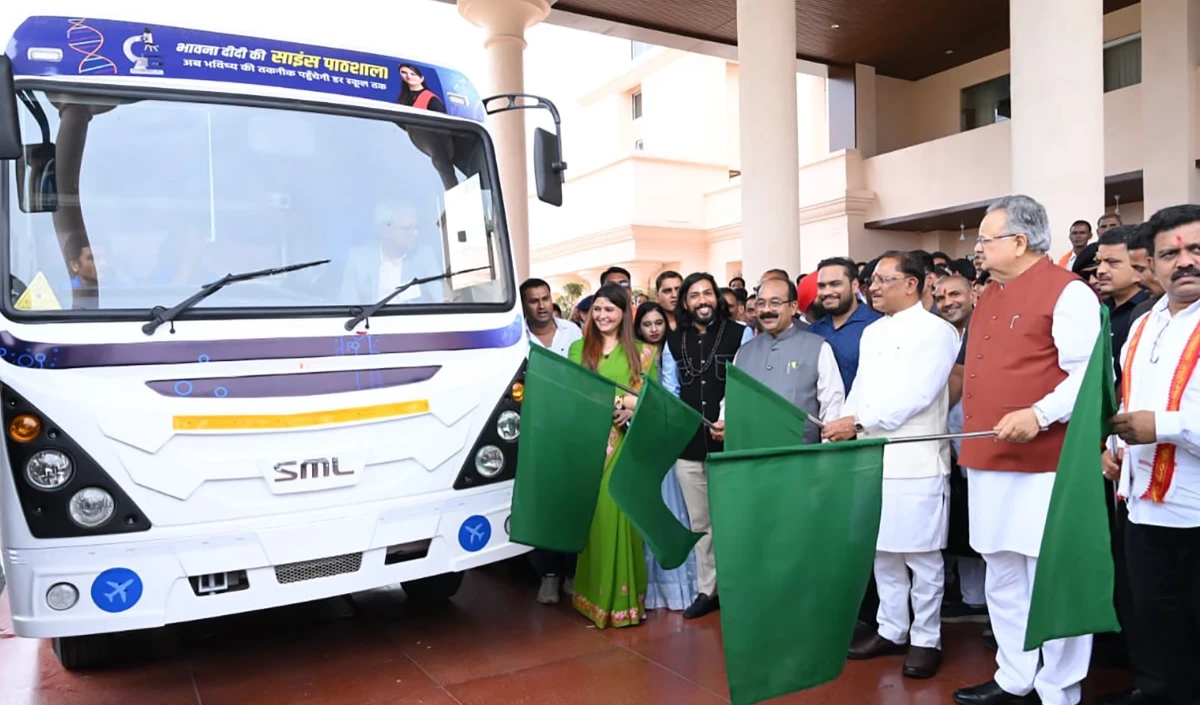 CM का विजन: Chhattisgarh के छात्रों को AI, Robotics सिखाएगी