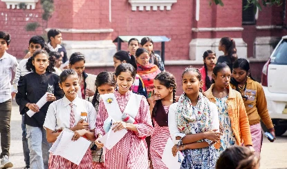 बच्चों की जिंदगी से खिलवाड़ नहीं! दिल्ली में 108 सरकारी स्कूल की इमारतें