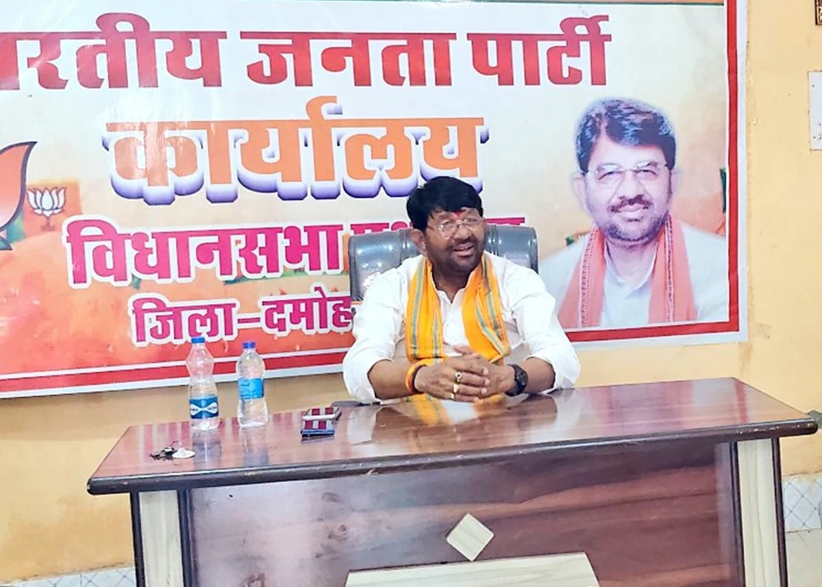 Madhya Pradesh Cabinet में बड़ा उलटफेर, Lakhan Patel से छिना विभाग, अब संभालेंगे Anand Department