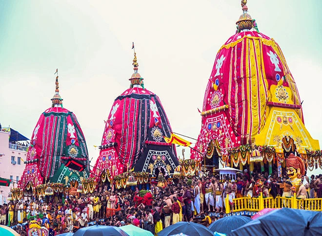 धूमधाम से निकली भगवान जगन्नाथ की यात्रा धूमधाम से निकली भगवान जगन्नाथ की यात्रा