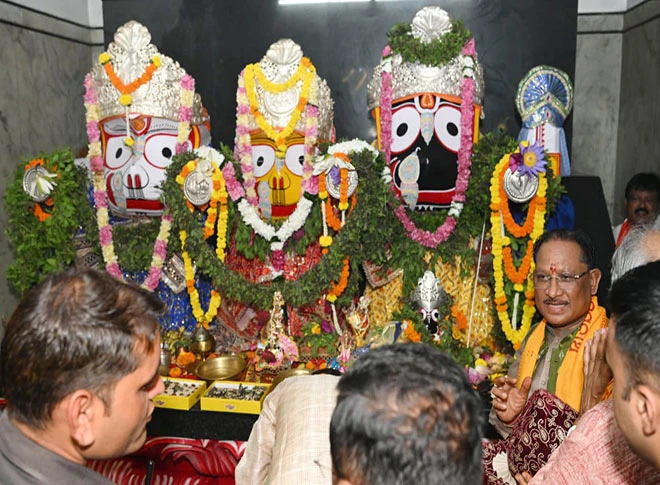 धूमधाम से निकली भगवान जगन्नाथ की यात्रा धूमधाम से निकली भगवान जगन्नाथ की यात्रा