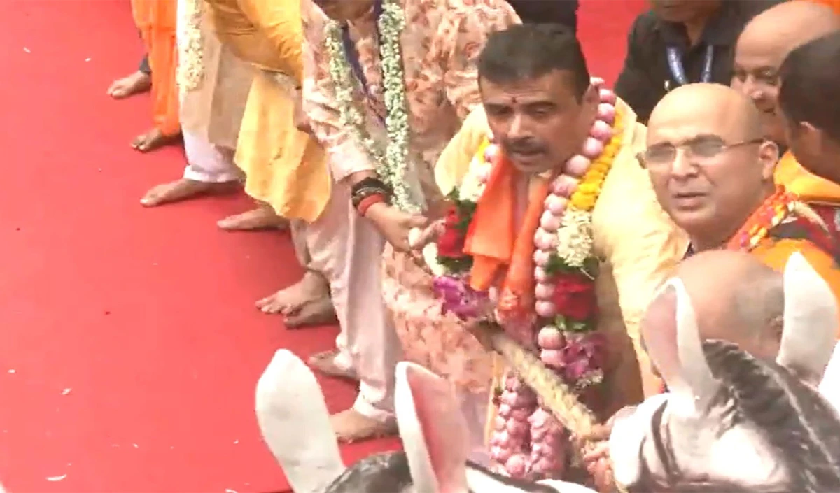 Kolkata ISKCON Rath Yatra: शुभेंदु अधिकारी ने निभाई