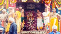 Jagannath Rath Yatra 2026: गुंडिचा मंदिर के सामने रथों पर Mangala Aarti, लाखों Devotees के बीच गूंजा जय जगन्नाथ Jagannath Rath Yatra 2026: गुंडिचा मंदिर के सामने रथों पर Mangala Aarti, लाखों Devotees के बीच गूंजा जय जगन्नाथ