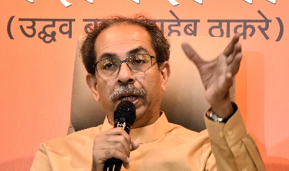 उद्धव ठाकरे को तगड़ा झटका, Lok Sabha स्पीकर ने 6 UBT सांसदों का शिंदे गुट में विलय स्वीकारा