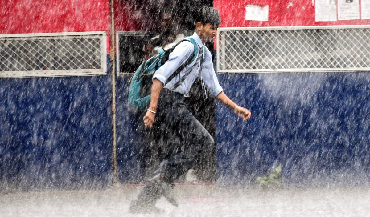Delhi में बदलेगा मौसम, 40 से 30 डिग्री पर आएगा पारा! IMD का North India को भारी बारिश अलर्ट
