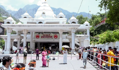 भारी बारिश के खतरे के बीच Vaishno Devi यात्रा सस्पेंड, प्रशासन का बड़ा फैसला, यात्रियों की Safety सर्वोच्च