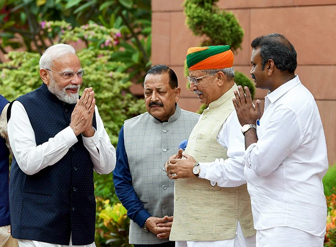 संसद का मानसून सत्र शुरू संसद का मानसून सत्र शुरू