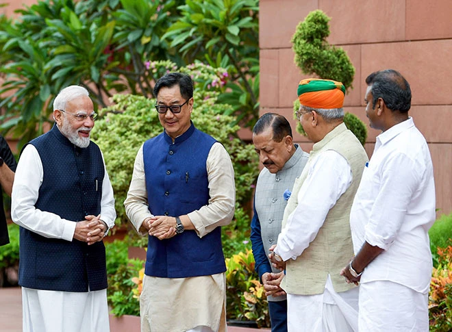 संसद का मानसून सत्र शुरू संसद का मानसून सत्र शुरू