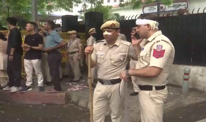 Parliament House के पास CJP Protest में हिंसक झड़प, Delhi Police के जवान घायल, प्रदर्शनकारियों पर पत्थरबाजी का आरोप