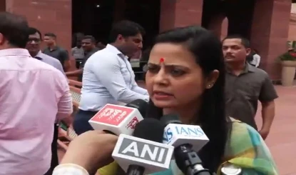 Mahua Moitra का केंद्र पर तीखा हमला, Parliament में Gaddar Bench को लेकर Democracy पर उठाए सवाल