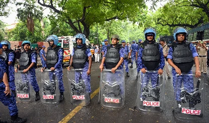NEET धांधली पर ‘चलो संसद’ मार्च! जंतर-मंतर पर उमड़ा हज़ारों का हुजूम, पुलिस और RAF से तीखी झड़प, दिल्ली पुलिस ने लाठीचार्ज से इनकार किया