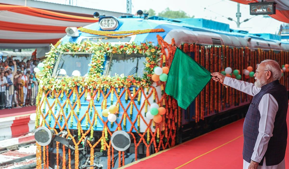 PM Modi Hydrogen Train PM Modi Hydrogen Train