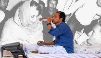 पिता का अनशन तुड़वाने दिल्ली से खुद इंदिरा चलकर आईं, क्या है सोनम वांगचुक का असली सच? पिता का अनशन तुड़वाने दिल्ली से खुद इंदिरा चलकर आईं, क्या है सोनम वांगचुक का असली सच?