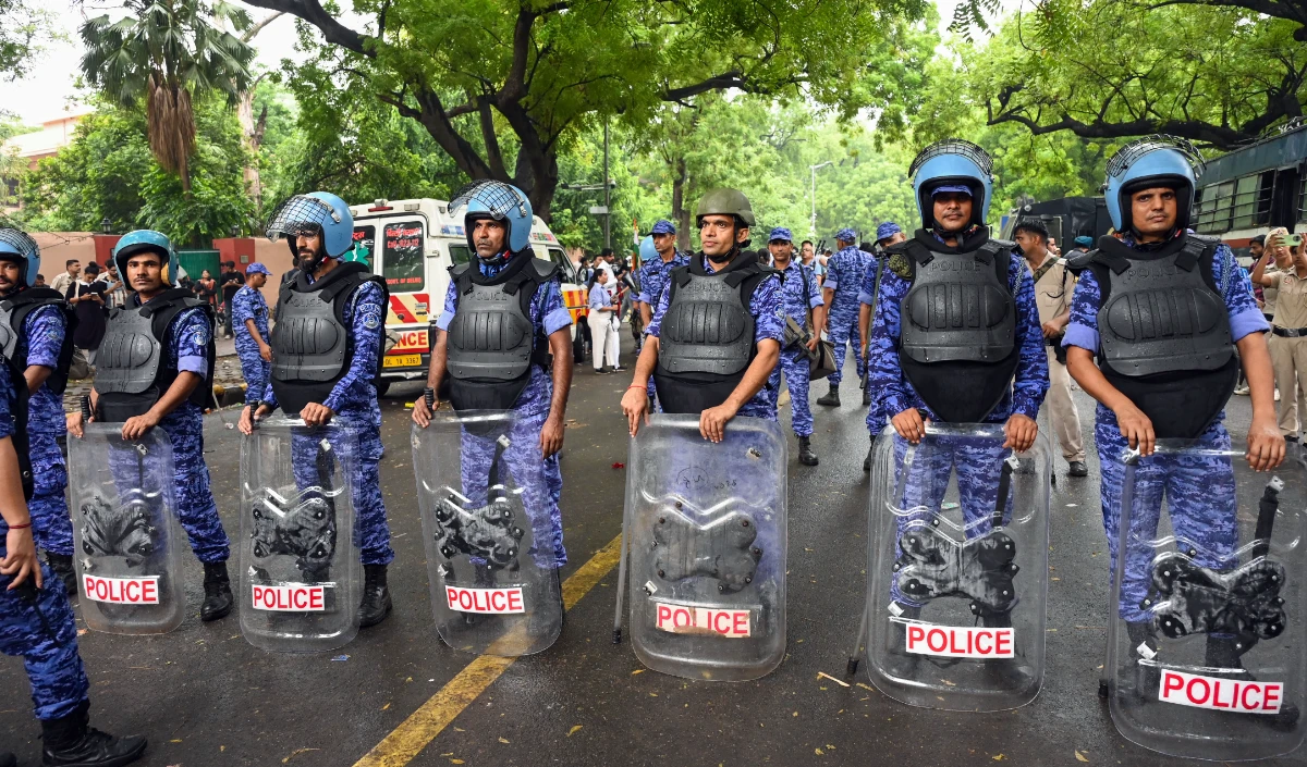 Connaught Place Violence Case | अज्ञात लोगों के खिलाफ FIR दर्ज, दिल्ली में सुरक्षा सख्त, अर्धसैनिक बल तैनात