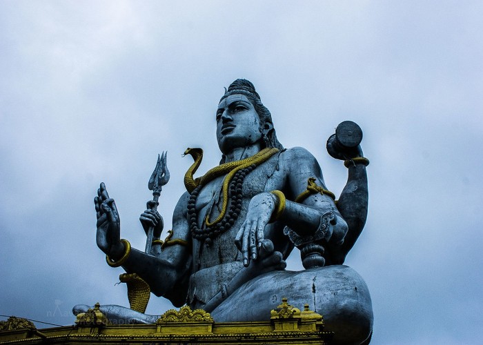 Snake Symbolism: महादेव के गले में क्यों लिपटे रहते हैं Vasuki Nag? जानिए Lord Shiva के इस रहस्यमयी श्रृंगार के पीछे की Mystery