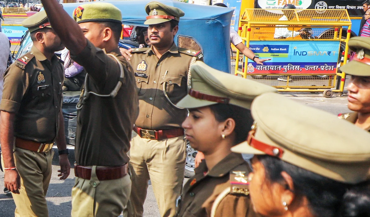 बहराइच में खौफनाक वारदात: ‘साफ खाना नहीं बनाने’ का आरोप लगाकर कलयुगी बेटे ने मां को कुल्हाड़ी से काटा बहराइच में खौफनाक वारदात: ‘साफ खाना नहीं बनाने’ का आरोप लगाकर कलयुगी बेटे ने मां को कुल्हाड़ी से काटा