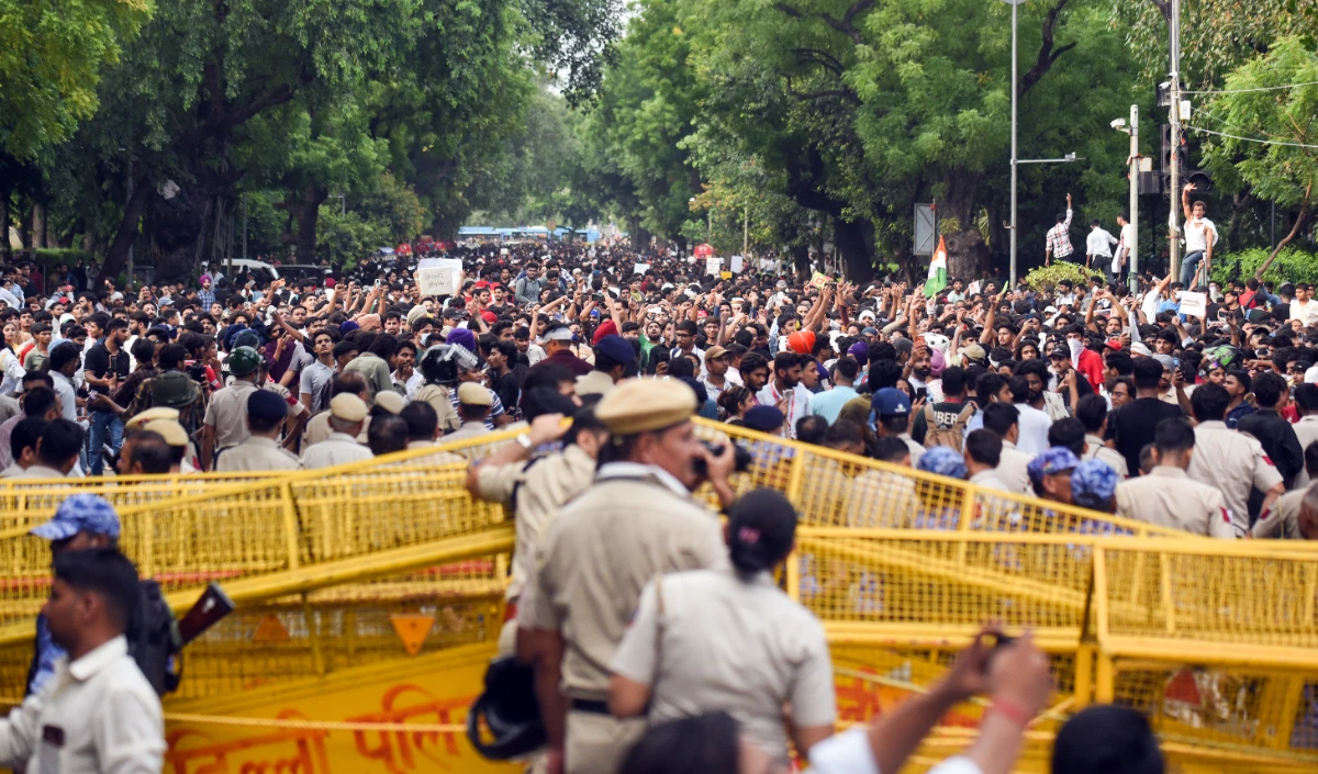 CJP की जिद से अटकी बातचीत, NEET पेपर लीक आंदोलन पर राजनीति गरमाई