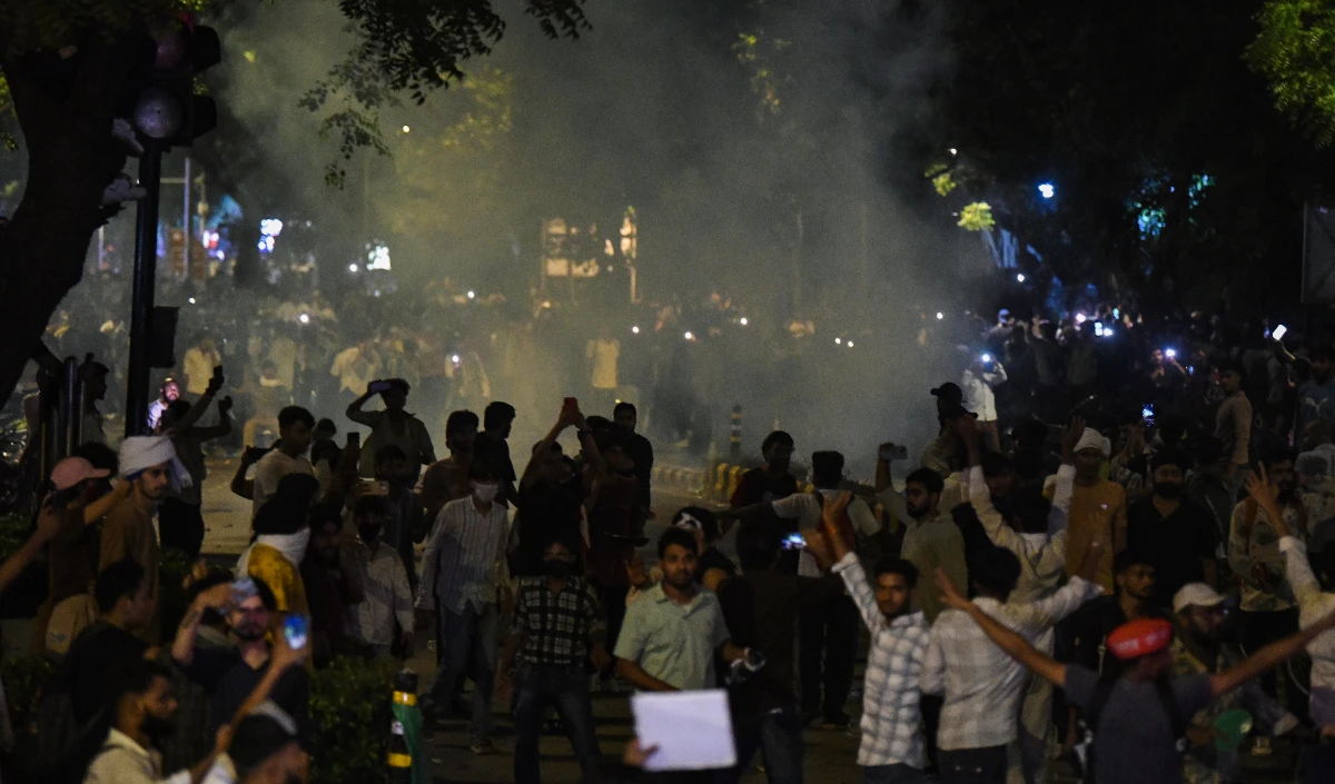 Stone Pelting Jantar Mantar | दिल्ली पुलिस का बड़ा दावा- CJP के प्रदर्शन पर बाहरी असामाजिक तत्वों का कब्ज़ा, पत्थरबाज़ी में 2 ACP समेत 6 जवान घायल