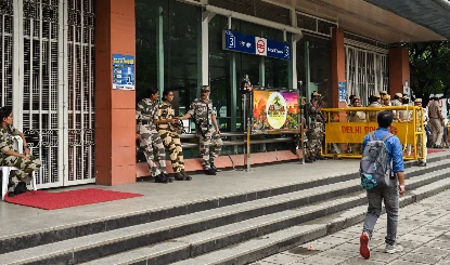 NEET Protest के बीच New Delhi Metro स्टेशन बंद, इंटरचेंज सुविधा पर भी रोक, दिल्ली में सुरक्षा कड़ी