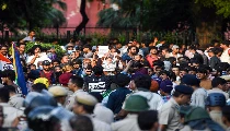 छात्रों के शांतिपूर्ण आंदोलन का कुछ राजनेताओं ने कर दिया राजनीतिकरण!