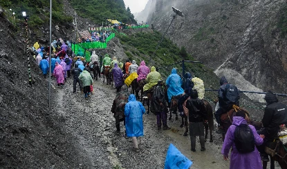 Amarnath Yatra 2026 | छह दिनों के लंबे इंतज़ार के बाद फिर शुरू हुई अमरनाथ यात्रा, जम्मू से बालटाल के लिए 6,000 से अधिक श्रद्धालुओं का जत्था रवाना