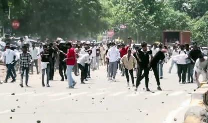 बिहार में NEET Protest में हिंसक झड़पें; पुलिसकर्मी घायल, vehicles में तोड़फोड़, हंगामा