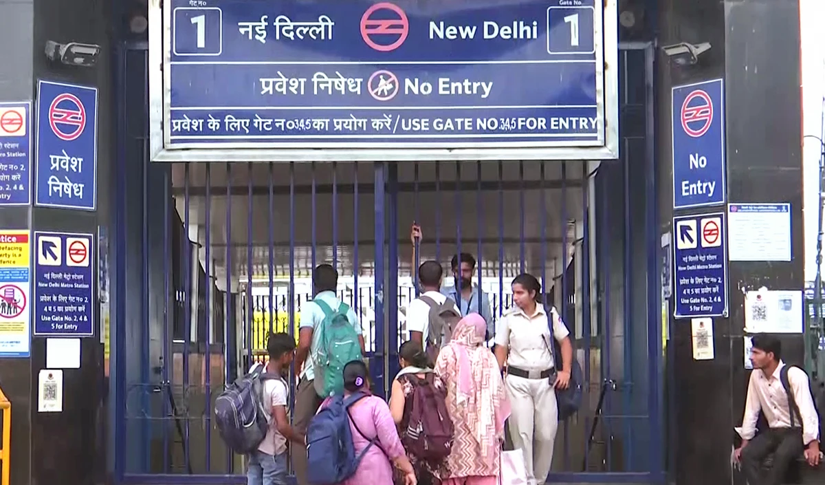NEET Protest: Delhi Metro के सभी Entry Gate खुले, दिल्लीवासियों को मिली बड़ी राहत