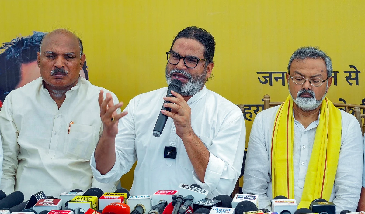 Tej Pratap Yadav की आधी रात Arrest पर भड़के Prashant Kishor, कहा- Jan Suraaj के समर्थन से डरी सरकार