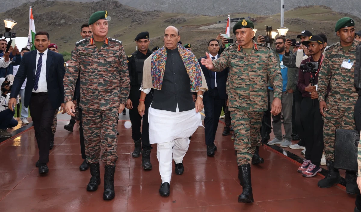 कारगिल विजय दिवस पर Rajnath Singh की Pakistan को चेतावनी, कल्पना से परे होगा भारत का जवाब