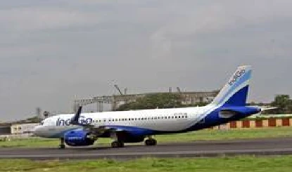 Dubai-Mumbai Indigo Flight की Rajkot में Emergency Landing: कार्गो होल्ड में धुआं दिखने से मचा हड़कंप
