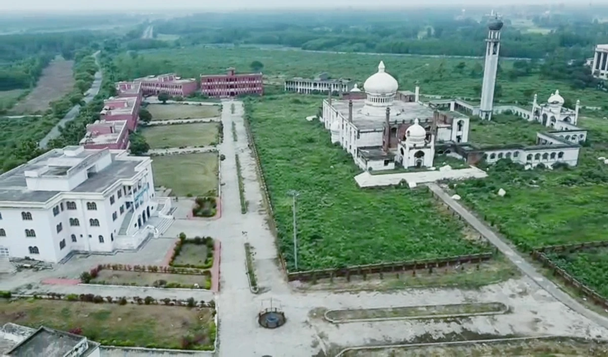 Rampur: Jauhar University को बड़ी राहत, 38 इमारतों का ध्वस्तीकरण अगले आदेश तक टला