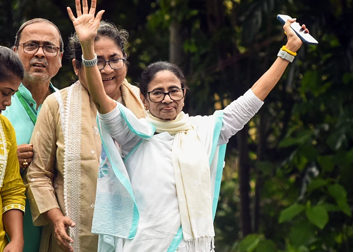 West Bengal Amphan Relief Scam: CAG की रिपोर्ट में बड़ा खुलासा, ममता सरकार ने नुकसान के आंकड़ों में की भारी हेराफेरी