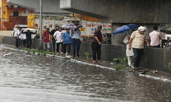 तेज बारिश ने किया दिल्ली का हाल बेहाल