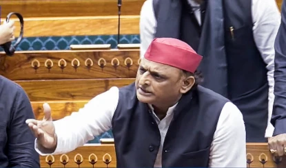 Akhilesh Yadav का सरकार पर तंज, 'एक प्रधान' को हटाकर 'प्रधानमंत्री' को बचा लिया