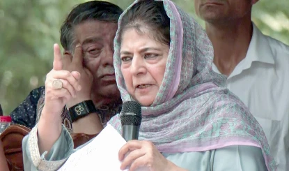 5th August से पहले गर्माई Kashmir की राजनीति, Mehbooba Mufti ने फिर उठाई अनुच्छेद 370 और 35A की बहाली की माँग, राज्य भर में प्रदर्शन का ऐलान