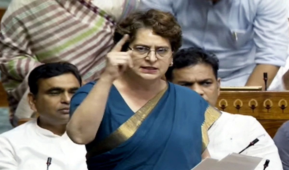 क्या वे आतंकवादी हैं? Priyanka Gandhi का PM Modi-Amit Shah से सवाल, छात्रों पर Pellet Gun क्यों?