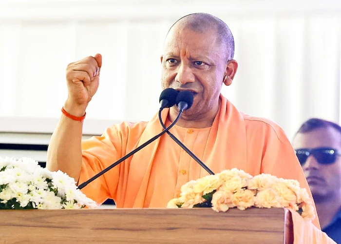 Yogi Government का बड़ा प्रशासनिक फेरबदल, 15 IPS Officers Transferred; तरुण गाबा को मिली लखनऊ की कमान