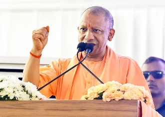 Yogi Government का बड़ा प्रशासनिक फेरबदल, 15 IPS Officers Transferred; तरुण गाबा को मिली लखनऊ की कमान