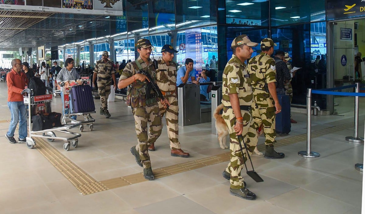 Delhi IGI Airport पर CISF की बड़ी कार्रवाई! 19 लाख रुपये की अघोषित नकदी के साथ तीन चीनी नागरिकों को हिरासत में लिया