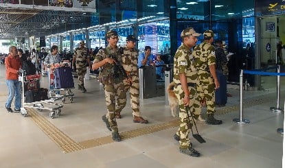 Delhi IGI Airport पर CISF की बड़ी कार्रवाई! 19 लाख रुपये की अघोषित नकदी के साथ तीन चीनी नागरिकों को हिरासत में लिया