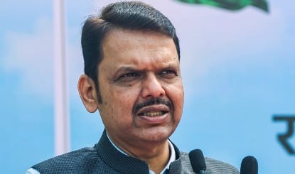 Fadnavis को रोकने के लिए Shinde को आगे कर रही BJP? आदित्य ठाकरे ने किया नया दावा