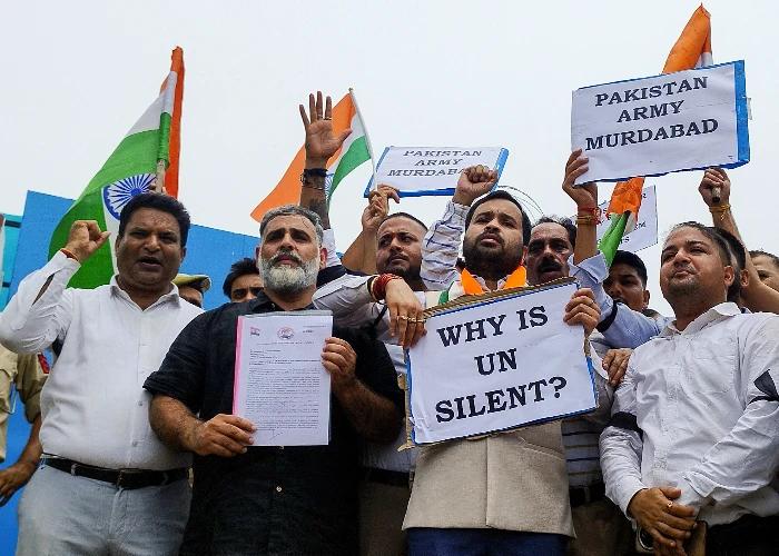 PoK में Pakistan से आजादी की मांग तेज, Protest में लगे नारे- भारत से करो बात